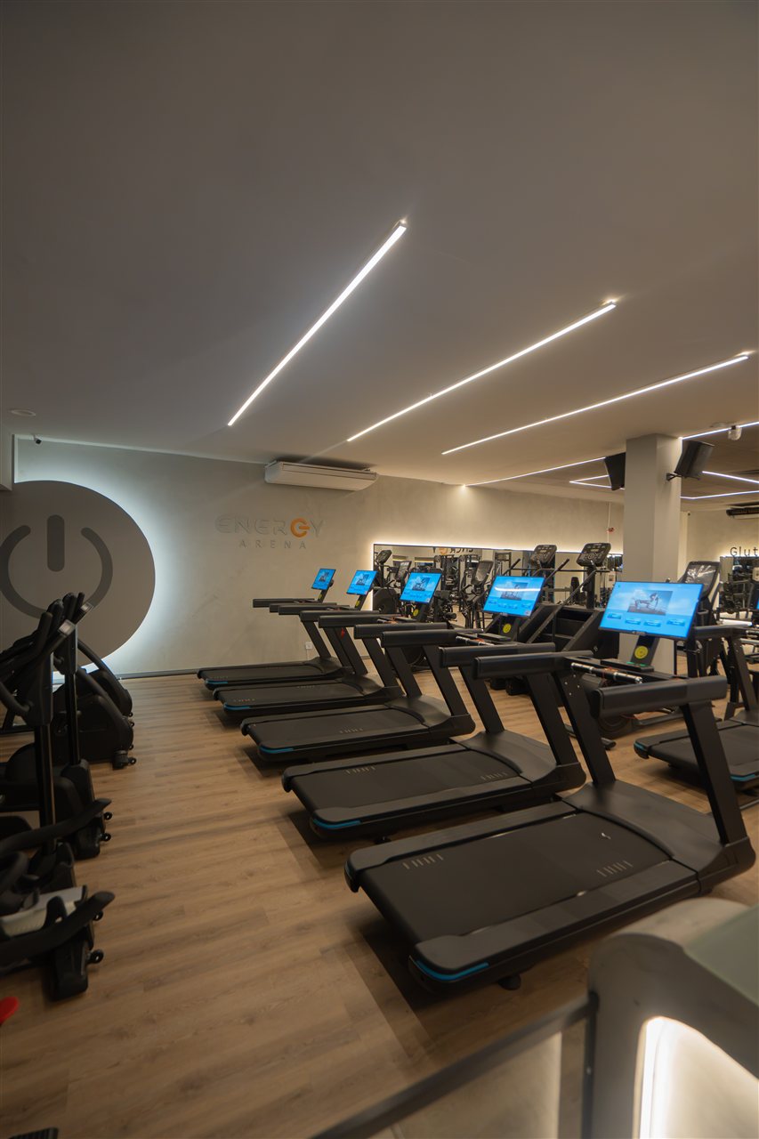 Área de cardio com esteiras da Energy Arena